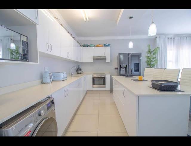3 BEDROOM APARTMENT FOR SALE IN UMHLANGA RIDGE